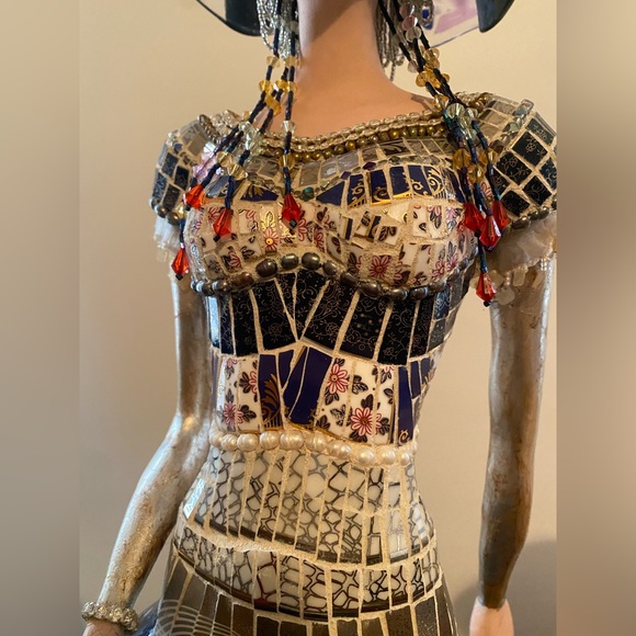 Vintage Statue Doll - Picture 4 of 6